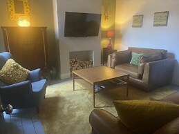 Refurbished 3 Bed House in Manchester
