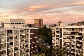 Lovely 1 Bed Apartment With Pool in Cape Town