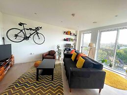 2-bed Apartment Only 15 Mins From Central London