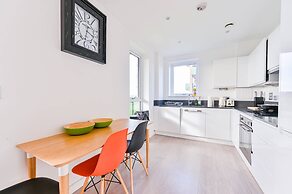 2-bed Apartment Only 15 Mins From Central London