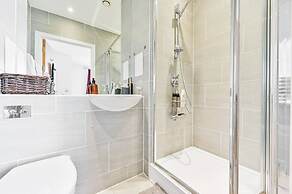 2-bed Apartment Only 15 Mins From Central London