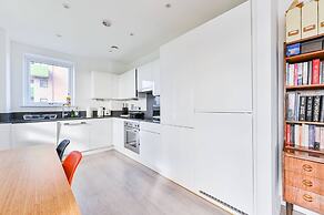 2-bed Apartment Only 15 Mins From Central London