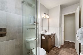 Stylish Condo in the Heart of Old Town