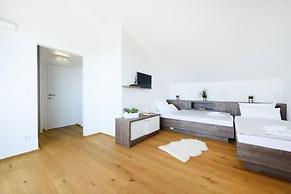 Vila Dana & Thalia - Private pool