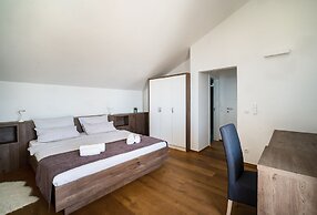 Vila Dana & Thalia - Private pool