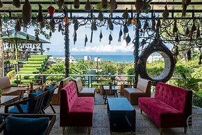 CALI HILL RESORT & SPA