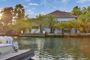 Ocean Breeze Villa with private pool