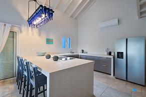 Ocean Breeze Villa with private pool