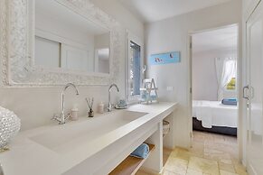 Ocean Breeze Villa with private pool