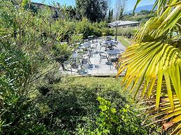 Apt 3 Infinity Pool, Extensive Grounds With Shrubs - Flowers, Jacuzzi