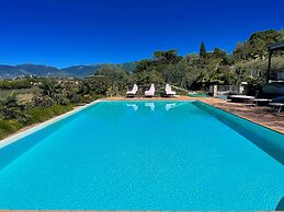 Apt 3 Infinity Pool, Extensive Grounds With Shrubs - Flowers, Jacuzzi 