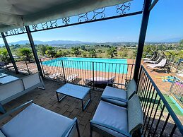 Apt 3 Infinity Pool, Extensive Grounds With Shrubs - Flowers, Jacuzzi