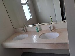 2D - No Impact From Earthquake 3bedrooms 2 5bath Downtown Bangkok