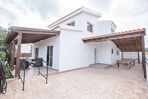 Protaras Holiday Villa Ds54, 3 Bedroom Villa in the Center