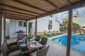 Protaras Holiday Villa Ds54, 3 Bedroom Villa in the Center