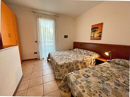 Modern Residence With Pool and Private Garden - By Beahost Rentals