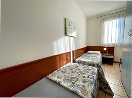 Modern Residence With Pool and Private Garden - By Beahost Rentals