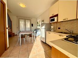 Modern Residence With Pool and Private Garden - By Beahost Rentals