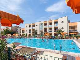 Modern Residence With Pool and Private Garden - By Beahost Rentals