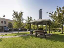 Modern Residence With Pool and Private Garden - By Beahost Rentals