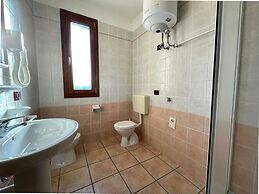 Modern Residence With Pool and Private Garden - By Beahost Rentals