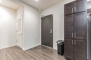 Modern Apartment With Upgraded Amenities Near CSU
