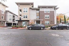 Modern Apartment With Upgraded Amenities Near CSU