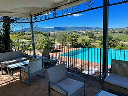 Apt 5 Aircon, Wifi, Infinity Pool, Jacuzzi, Gardens Incredible! Sleeps