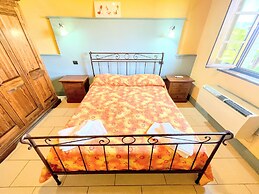 Apt 5 Aircon, Wifi, Infinity Pool, Jacuzzi, Gardens Incredible! Sleeps