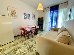 Beachside Flat With Shared Pool
