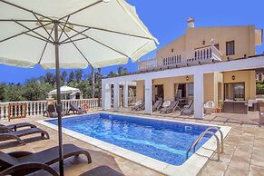 Fabulous Villa In Coral Bay Near Beach, Amenities