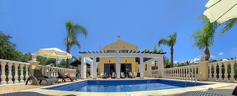 Fabulous Villa In Coral Bay Near Beach, Amenities