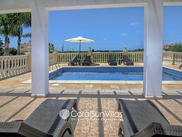 Fabulous Villa In Coral Bay Near Beach, Amenities