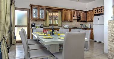 Fabulous Villa In Coral Bay Near Beach, Amenities