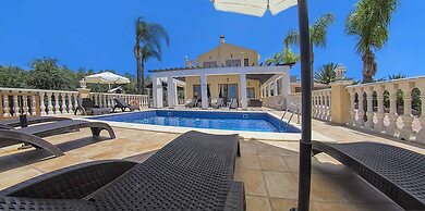 Fabulous Villa In Coral Bay Near Beach, Amenities