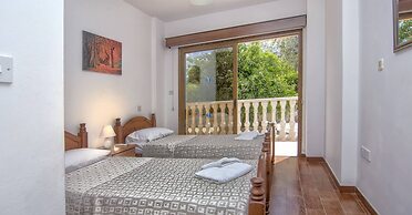 Fabulous Villa In Coral Bay Near Beach, Amenities