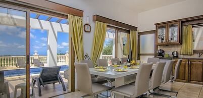 Fabulous Villa In Coral Bay Near Beach, Amenities