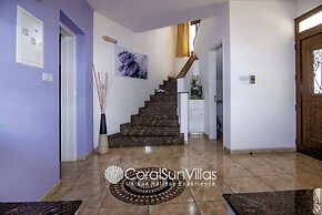 Fabulous Villa In Coral Bay Near Beach, Amenities