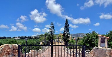 Fabulous Villa In Coral Bay Near Beach, Amenities