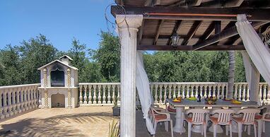 Fabulous Villa In Coral Bay Near Beach, Amenities