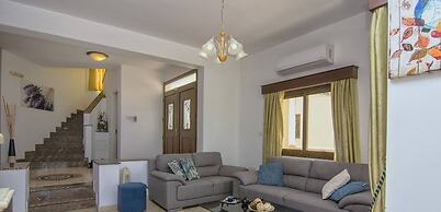 Fabulous Villa In Coral Bay Near Beach, Amenities