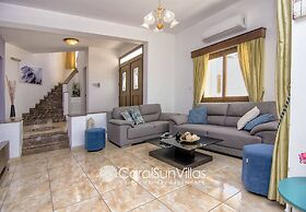 Fabulous Villa In Coral Bay Near Beach, Amenities