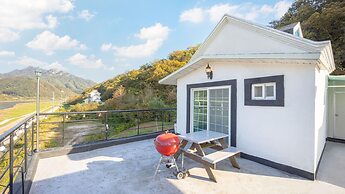 Gangchon Beautiful pet House Pension