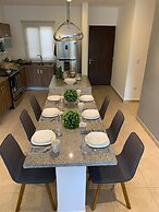 Sleeps 4-6-amazing 2 Bedroom Ph With Bbq & Jacuzzi