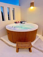 Sleeps 4-6-amazing 2 Bedroom Ph With Bbq & Jacuzzi