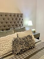Sleeps 4-6-amazing 2 Bedroom Ph With Bbq & Jacuzzi