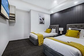 Circle on Cavill - Wow Stay