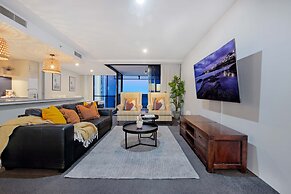 Circle on Cavill - Wow Stay