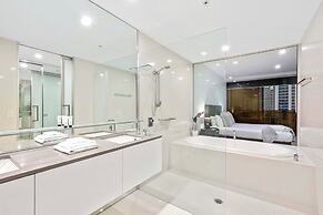 Circle on Cavill - Wow Stay