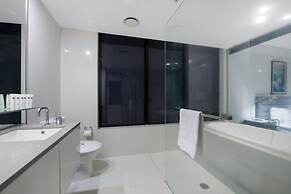 Circle on Cavill - Wow Stay